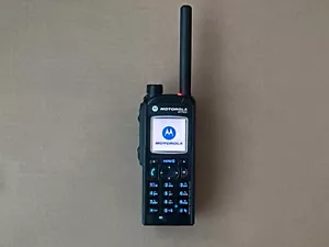 Motorola MTP850 Tetra Funkgerät 350-390MHz PT811B Transceiver - Bild 1 von 8