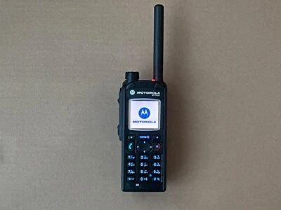 Motorola  MTP850 Tetra Radio 350-390MHz PT811B transceiver - Image 1 of 4