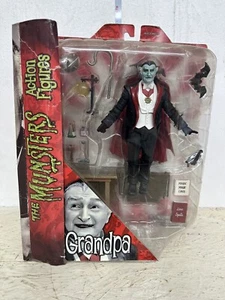 Diamond Select Munsters Grandpa Figure - Picture 1 of 3
