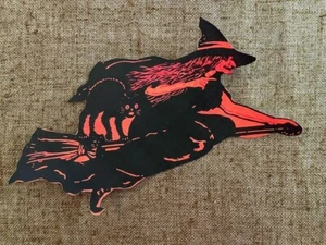 Sie wählen Vintage inspirierte fliegende Hexe Katzenbesen Halloween Karton Dekoration - Bild 1 von 9