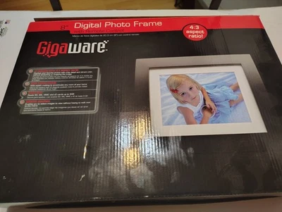 GIGAWARE 7” High Resolution DIGITAL PHOTO FRAME•Black Wood•SD, MS, MMC Slots - Image 1 of 4