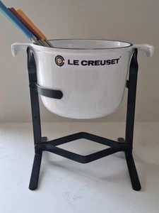 Le Creuset Set Fonduta Vintage Ghisa Bianca con Supporto Forchette e Bruciatore Retrò - Foto 1 di 11