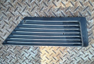 Parrilla de ventilación de aire pilar trasero RHS para berlina Alfa Romeo 116 Alfetta 2000 Foto 1 de 4