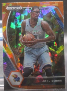 Joel Embiid (Kansas Jayhawks) - 2021 Panini Prizm Draft Picks Orange Prizm - Imagen 1 de 1