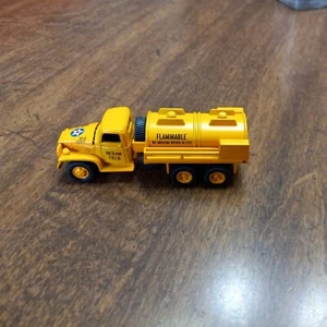Johnny lightning Hickman Field Gasoline truck - Picture 1 of 3