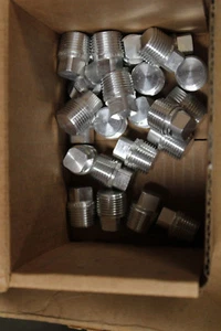 19 NEW Killark CUPX‑1 Plug Aluminum Square head Close Up 1/2" - Bild 1 von 2