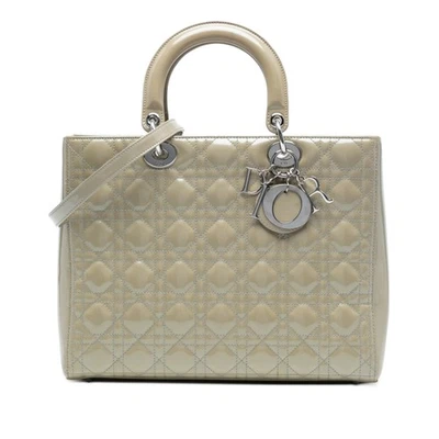 Cartera Autenticada Dior Grande Patente Cannage Dama Dior Marrón Taupe Cuero Foto 1 de 4