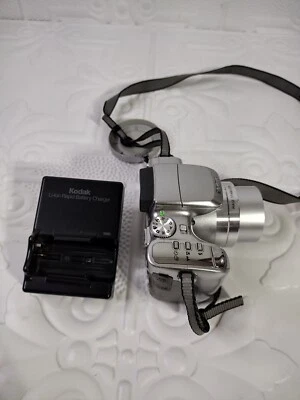 Kodak Easy Share Z612 6.1MP 12x Optimal Zoom Digital Camera Silver & Charger  - Image 1 of 4