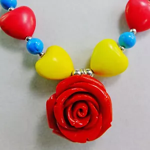 Collana perle cuore multicolore con ciondolo rosa rossa perfetta per un insegnante - Foto 1 di 3