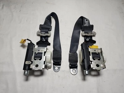 2008 - 2010 Dodge Grand Caravan Driver & Passenger Front Seat Belts (OEM) Black  Foto 1 de 4