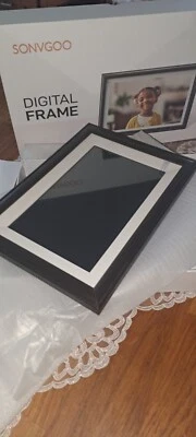 Nagelneu Digitaler Bilderrahmen in grau - Bild 1 von 4