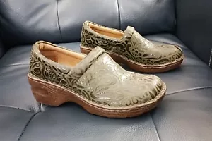 Bolo by Born, oliv geprägte Slipper, Clogs, Schuhe Komfort Damengröße 8/39 - Bild 1 von 18