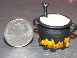 Casa delle bambole miniatura Halloween Witch Calderone GLOWS scala 1:12 Galleria Dollys - Foto 1 di 3