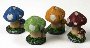 Juego de hongos jardín de hadas en miniatura de 4 - 2" - verde, azul, amarillo, marrón - Imagen 1 de 1