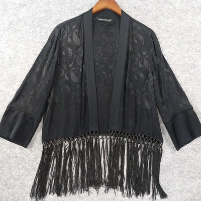 Chaqueta Kimono Zara Etiqueta Negra Pequeña Negra Paisley Flecos Boho Ligera Foto 1 de 4