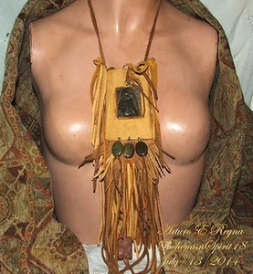 Collar artesano Arturo E. Reyna BOLSA DE CUERO ÁGATA TALLADA TRIBAL FLECOS FIRMADOS - Imagen 1 de 8