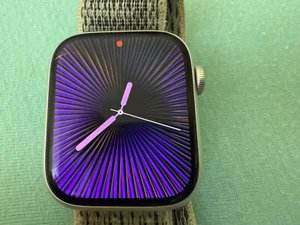 Apple Watch Serie 8 45 mm Silber Aluminium GPS & Nike Sport Loop, Nichtraucher - Bild 1 von 21