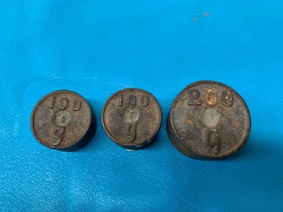 Drei antike Gewichte, 1 x 200g, 2 x 100g - Bild 1 von 4
