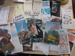 LARGE JOB LOT VINTAGE FLORIDA GUIDES & MAPS - WALT DISNEY WORLD - MIAMI BEACH - Foto 1 di 5