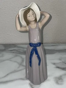 Vintage Lladro Coy Girl With Straw Hat #5011 Glossy Figurine 1978 Signed Retired - Picture 1 of 7