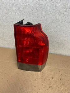 2001 - 2004 Volvo Xc70 V70 Right Passenger Side LH Tail Light Oem L7250 DW - Picture 1 of 9