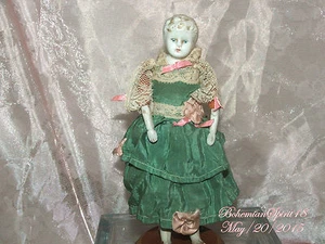 ANTIQUE JAPAN 30's BISQUE HEADS ARMS LEGS GREEN SATIN DRESS MINIATURE DOLL - Picture 1 of 11