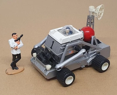 Corgi Diecast 65201 - Moon Buggy & James Bond 007 Figure Set - Image 1 of 4