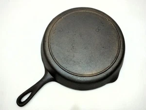 Vintage Lodge #8 Skillet 3 Notch Heat Ring Restored & Seasoned (ca. 1940-1950s) - Picture 1 of 7