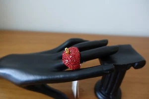 ANILLO DE CÓCTEL KATE SPADE APPLE OF MY EYE PAVE. Nuevo con etiquetas - Imagen 1 de 15