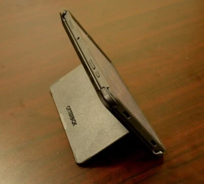 Soporte OtterBox Defender para Galaxy Tab A 9 Plus Foto 1 de 4