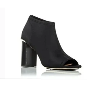 Donald Pliner Women's Tottum  crêpe elastic High Block Heel Booties SIZE 9.5 - Picture 1 of 9