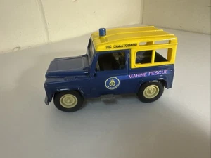 ERTL Land Rover Defender SWB Coastguard 1:32 Scale Model 2598 Rescue Vehicle VGC - Picture 1 of 8