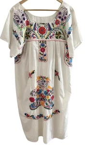 Oaxaca Mexican Dress Brightly Embroidered Boho Hippie White S M L 40” Chest - Picture 1 of 5