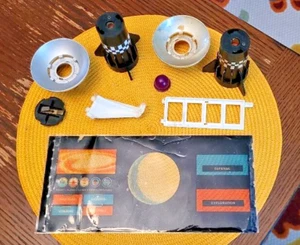 Lotto ricambi giocattolo vintage Major Matt Mason / Stazione Spaziale 1966 Mattel - Foto 1 di 4