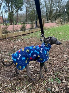 Hund Snood Pullover Fleece Hausmantel italienischer Whippet Lurcher Hund und Knochen 18 Zoll - Bild 1 von 7