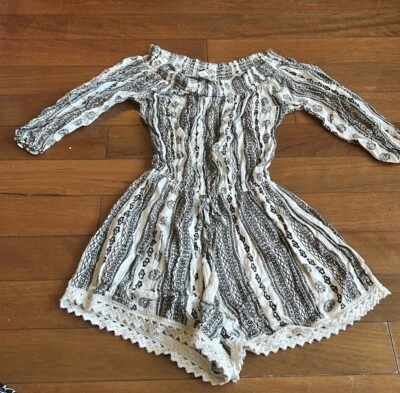 Romper feminino Abercrombie & Fitch estampado fora do ombro tamanho XS ST2225 - Imagem 1 de 2