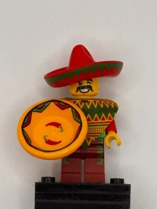 LEGO The LEGO Movie Taco Tuesday Guy minifigure (tlm012) - Picture 1 of 2