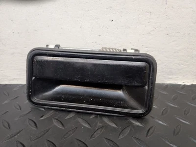 Manija de puerta exterior del conductor trasero izquierdo Cadillac Escalade 99-00 OEM 15050659 Foto 1 de 4