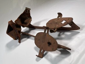 Patines de hielo antiguos de madera, metal y cuero - Imagen 1 de 9