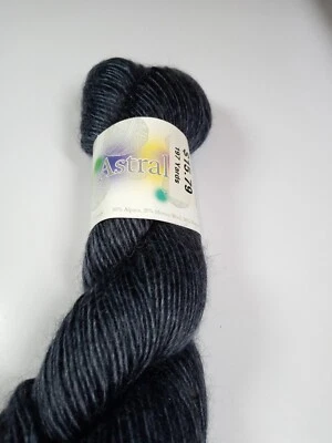 Hilo de alpaca Co color astral: Virgi #8778 mezcla de alpaca 197 yardas Foto 1 de 3