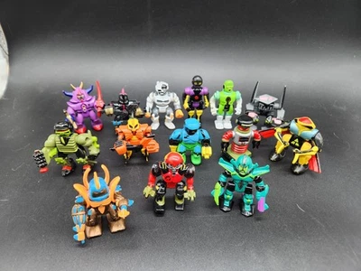 Lote de 14 figuras de acción Micro Machines Z-Bots Zbots Foto 1 de 4