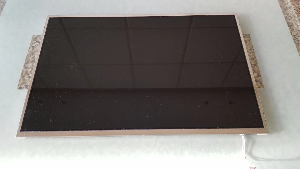 Toshiba LTD133EX2Y  13.3" CCFL LCD laptop screen - Image 1 of 2