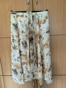 Wonderful Ladies Kasper skirt size 14 with matching scarf - Picture 1 of 2