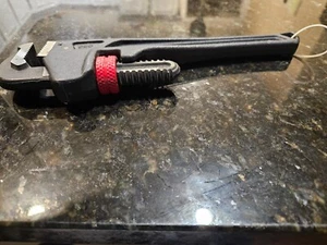 Husky 10” inch Pipe Wrench - Picture 1 of 3