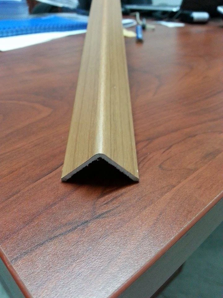 PROFILI IN PVC NOCE BIONDO ANGOLARE 25X25X2 DA MT.2,60 - Immagine 1 di 1