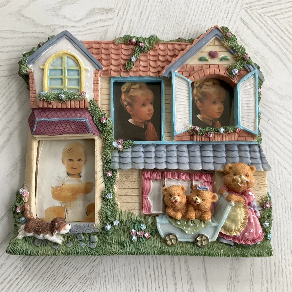 Marco de fotos de resina de casa de oso de peluche vintage de los 90 pintado a mano marco de 3 fotos Foto 1 de 4