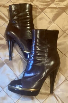 YVES SAINT LAUREN FABULOSOS BOTINES DE PLATAFORMA COLOR CHOCOLATE, ESTILO ÚNICO, COMBINADO Foto 1 de 4