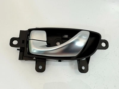 17-22 INFINITI Q50 Q60 MANIJA PUERTA INTERIOR LADO CONDUCTOR DELANTERO IZQUIERDO OEM Foto 1 de 2