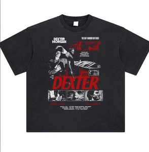 T-shirt grafica fatta a mano Dexter Morgan | Maglietta show TV macellaio Bay Harbor - Foto 1 di 7