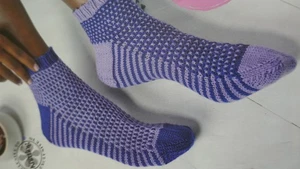 Knitting Pattern For Lady's Pretty Socks In 4Ply Sock Yarns- 3 Adult Sizes - Picture 1 of 1